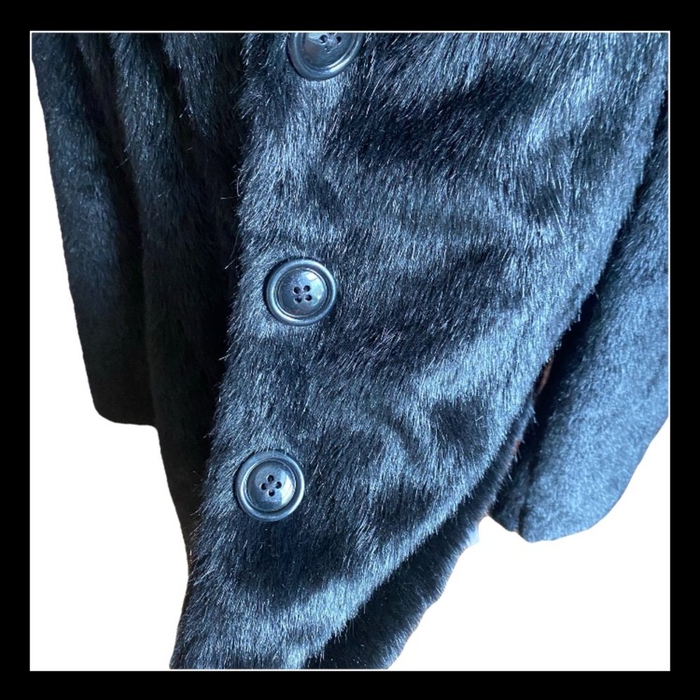 Luxurious Faux Fur Coat - Selene Sport NWOT XL 50”L Black w/ 3 Buttons Very Warm - Picture 2 of 9